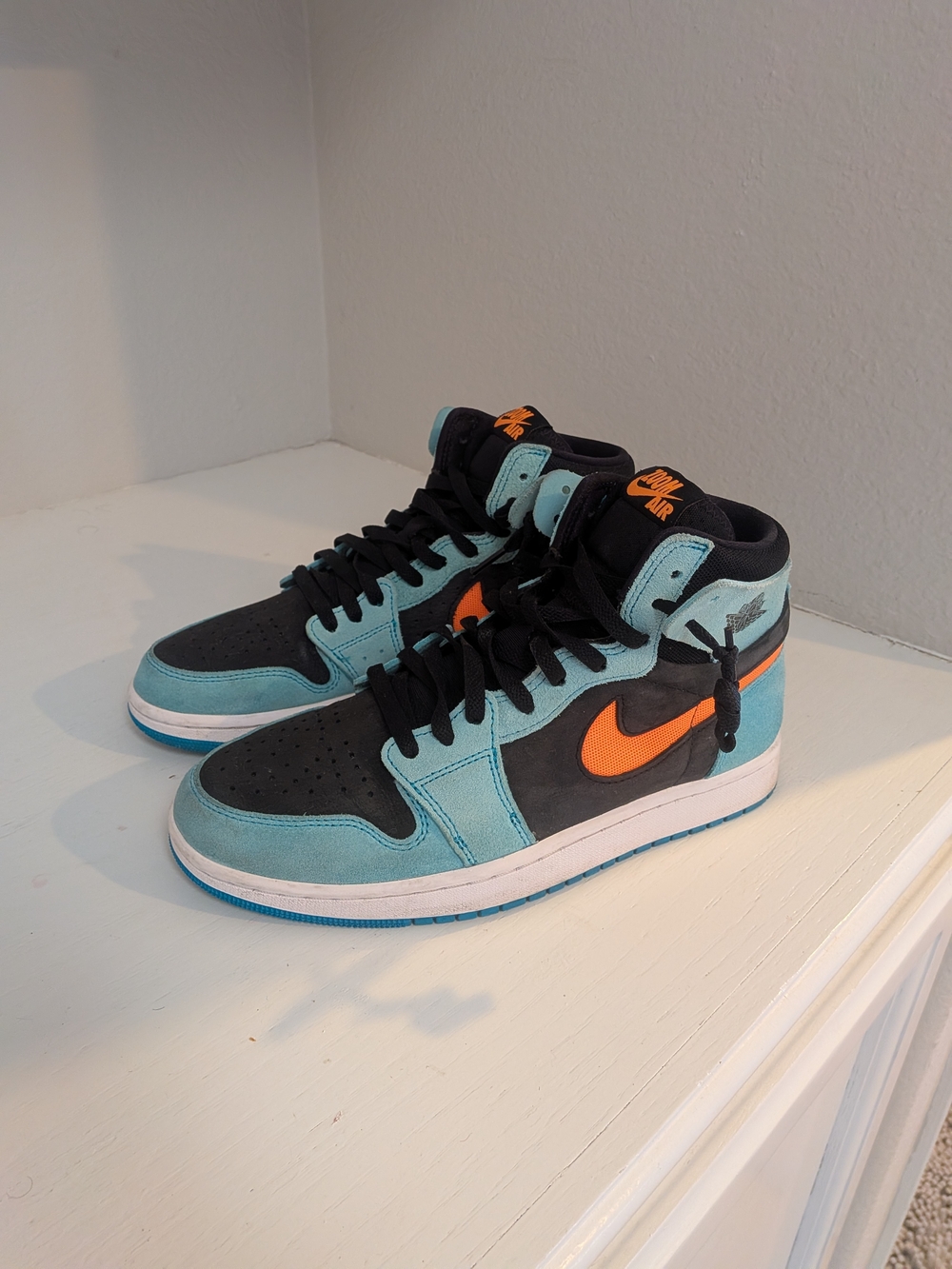 Nike Jordan Mens Mid-Top Sneakers in Turquoise, Black & Orange